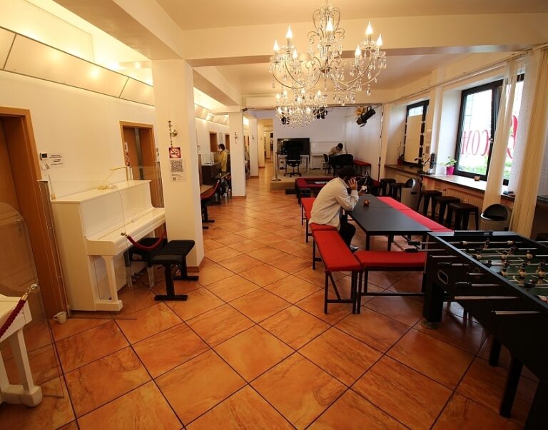 Lounge der Berlin-Musikschule an der Wilmersdorfer Straße